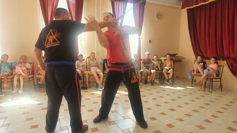 Újdombrádon tartottunk Eskrima bemutatót 2020.08.10-én